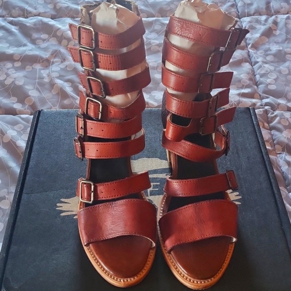 NIB! FREEBIRD COUNTRY SANDAL SIZE 9!